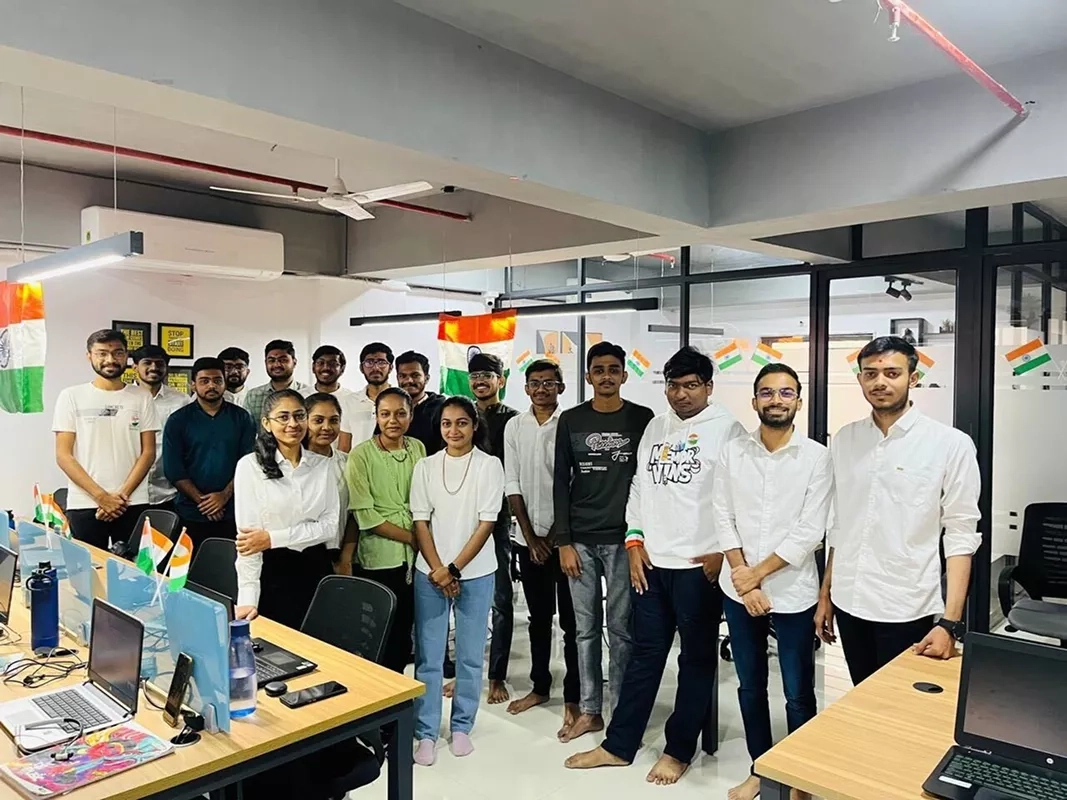 Image trail visual 10